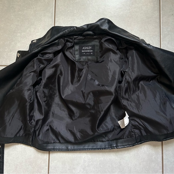 Black Cropped faux Leather Jacket - Picture 7 of 8